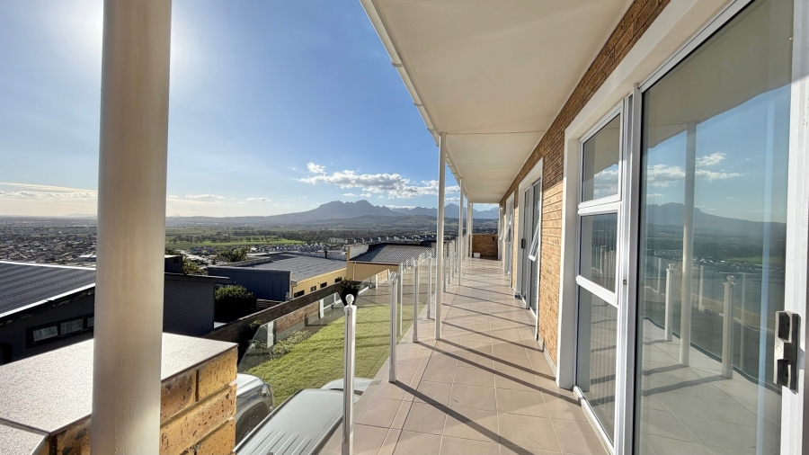 3 Bedroom Property for Sale in Mountainside Western Cape